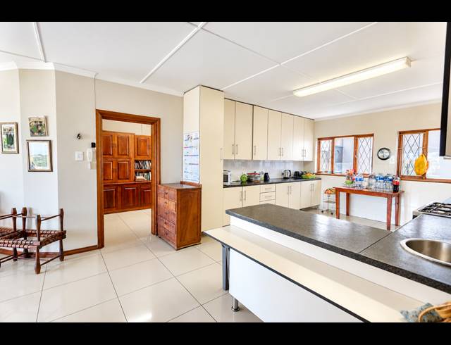 5 BEDROOM HOUSE FOR SALE IN BEACON BAY
